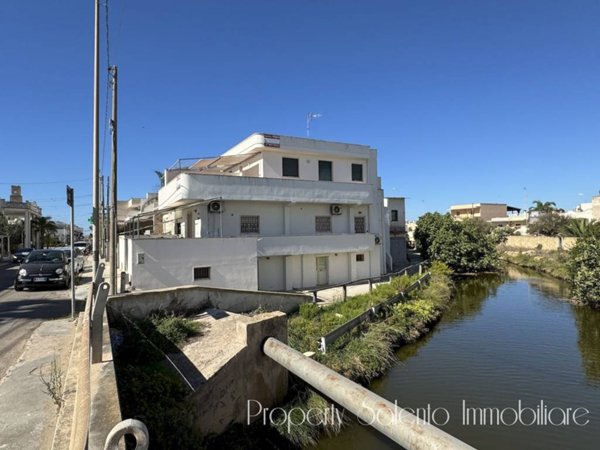intera palazzina in vendita ad Ugento in zona Torre San Giovanni