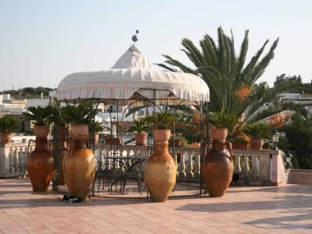 intera palazzina in vendita ad Ugento in zona Torre Mozza