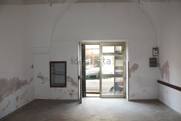 locale commerciale in vendita ad Ugento