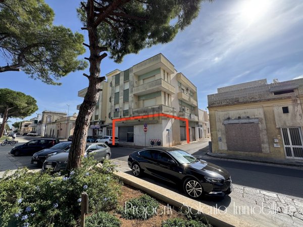 locale commerciale in vendita ad Ugento