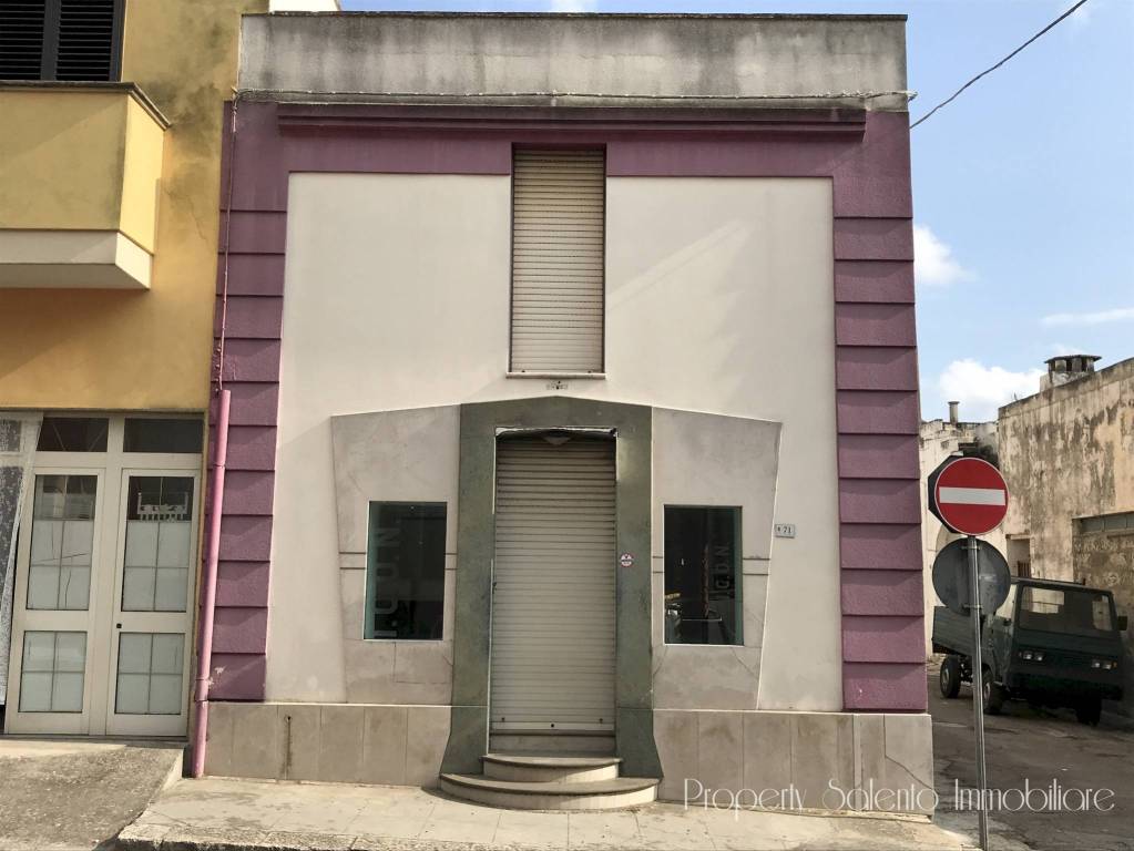negozio in vendita ad Ugento