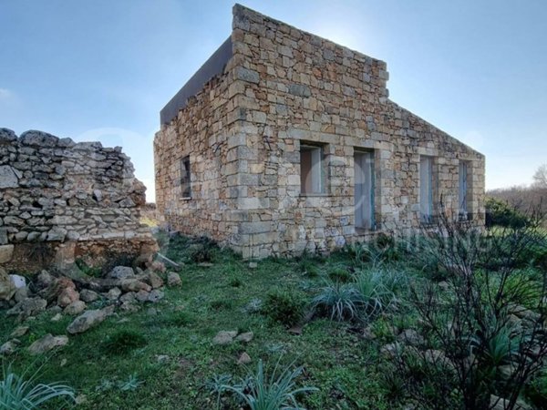 negozio in vendita ad Ugento in zona Torre San Giovanni