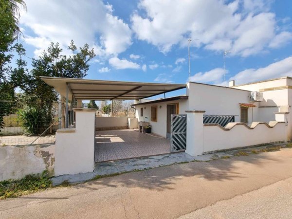 casa indipendente in vendita ad Ugento