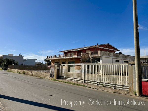 locale commerciale in vendita ad Ugento