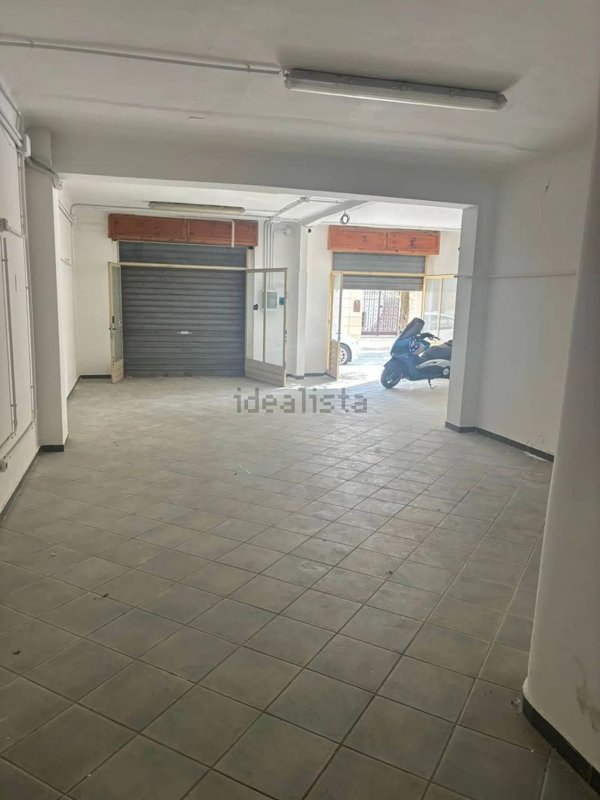 locale commerciale in vendita ad Ugento