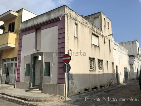 negozio in vendita ad Ugento
