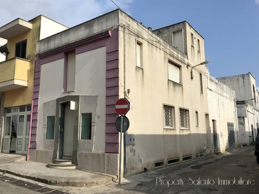 negozio in vendita ad Ugento