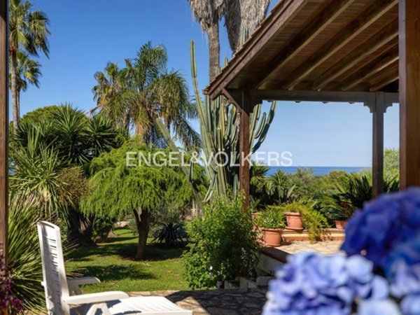 casa indipendente in vendita ad Ugento in zona Torre San Giovanni