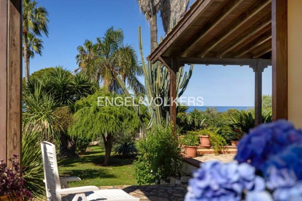 casa indipendente in vendita ad Ugento in zona Torre San Giovanni
