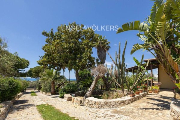 casa indipendente in vendita ad Ugento in zona Torre San Giovanni