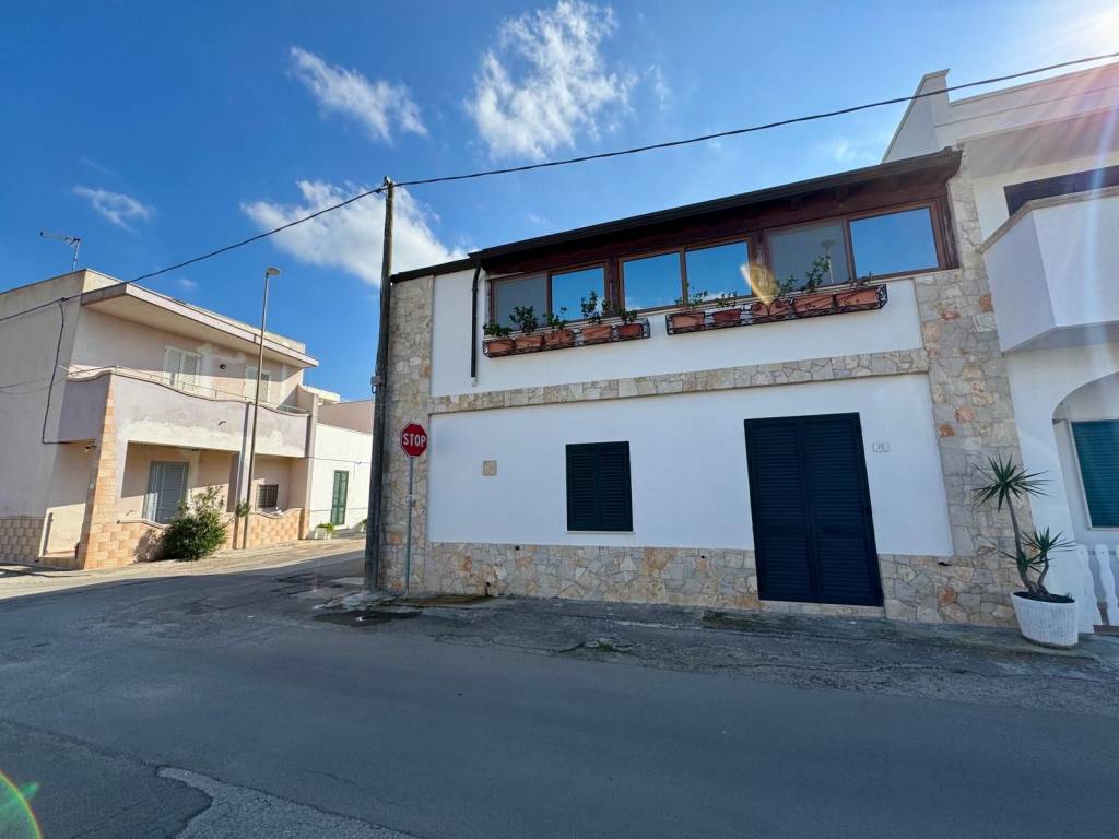 appartamento in vendita ad Ugento in zona Torre San Giovanni