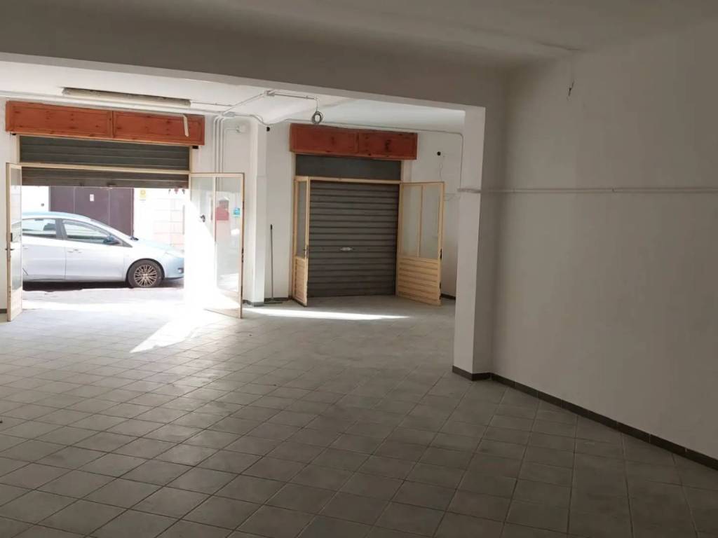 locale commerciale in vendita ad Ugento