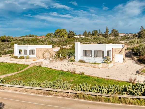 casa indipendente in vendita ad Ugento in zona Torre Mozza