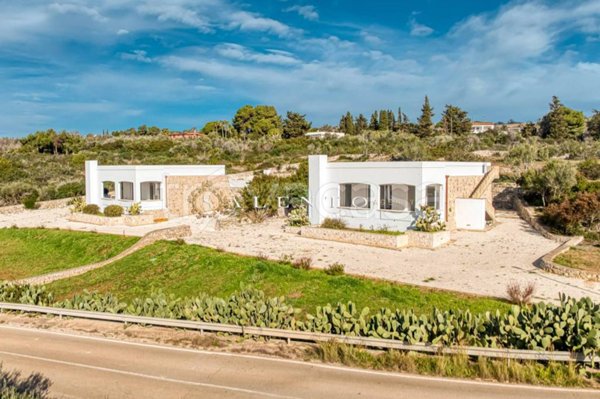 casa indipendente in vendita ad Ugento in zona Torre Mozza