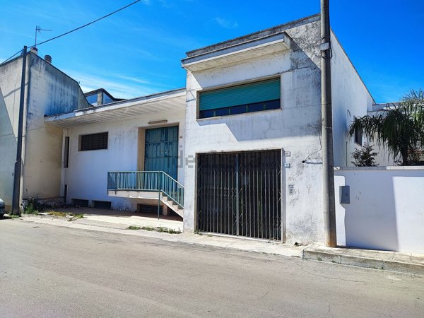 locale commerciale in vendita ad Ugento