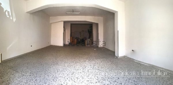 locale commerciale in vendita ad Ugento