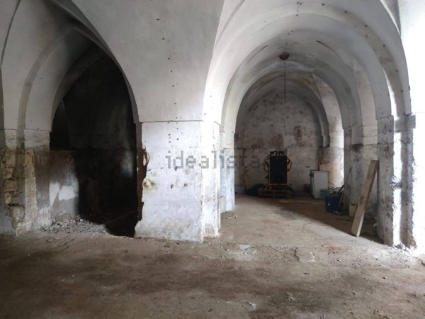 locale commerciale in vendita ad Ugento