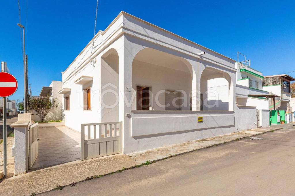 casa indipendente in vendita ad Ugento in zona Lido Marini