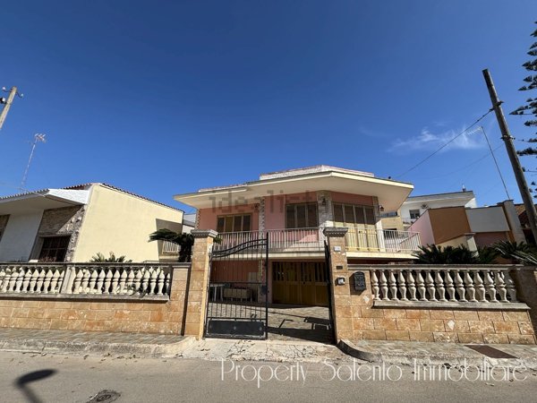 casa indipendente in vendita ad Ugento