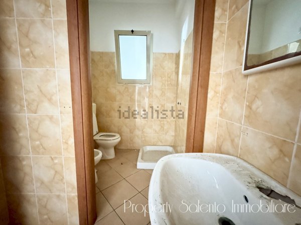 locale commerciale in vendita ad Ugento in zona Torre San Giovanni