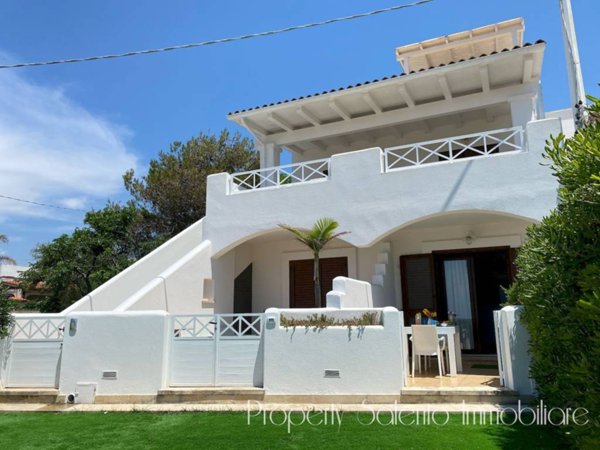 intera palazzina in vendita ad Ugento in zona Torre San Giovanni