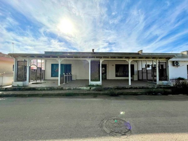 negozio in vendita ad Ugento