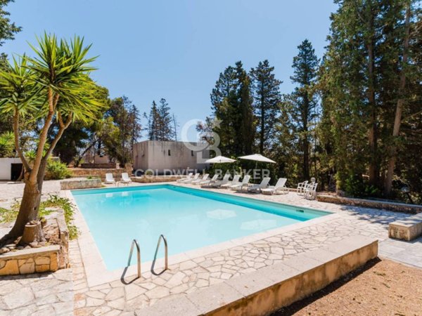 negozio in vendita ad Ugento in zona Torre San Giovanni