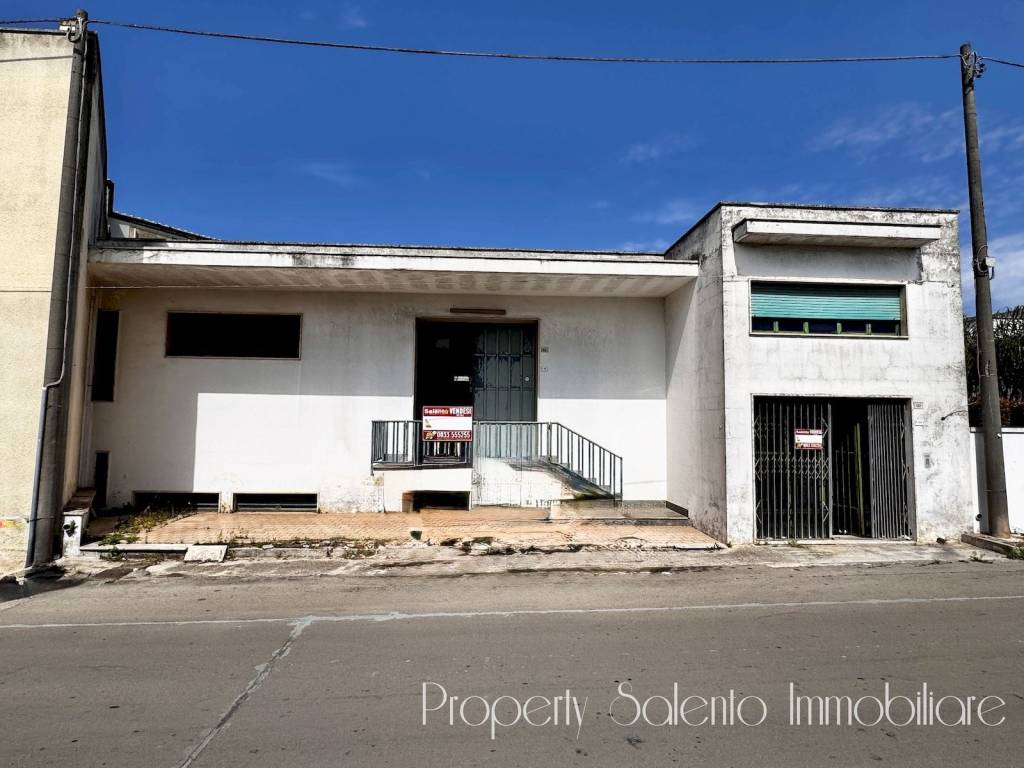 locale commerciale in vendita ad Ugento