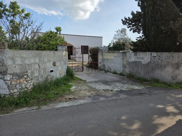 pentavano in vendita ad Ugento