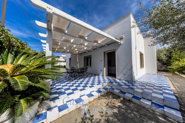 casa indipendente in vendita ad Ugento in zona Torre San Giovanni