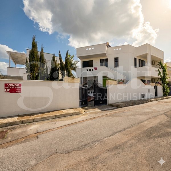 casa indipendente in vendita ad Ugento in zona Torre San Giovanni