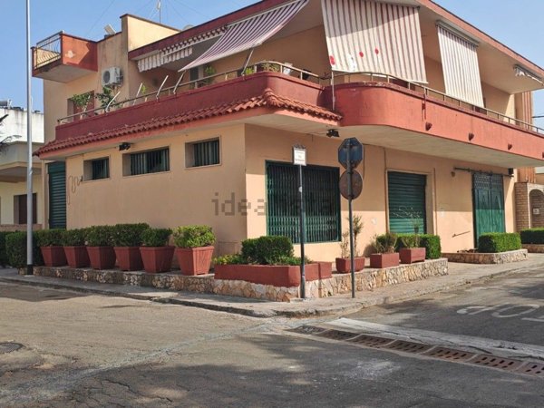 locale commerciale in vendita ad Ugento