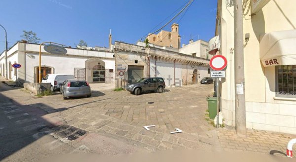 locale commerciale in vendita ad Ugento