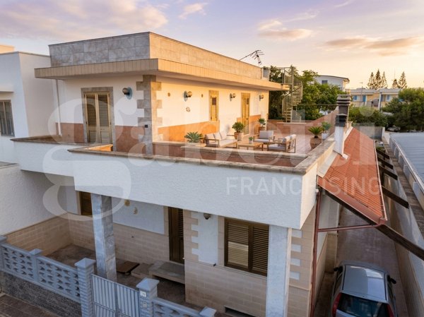 casa indipendente in vendita ad Ugento in zona Torre San Giovanni