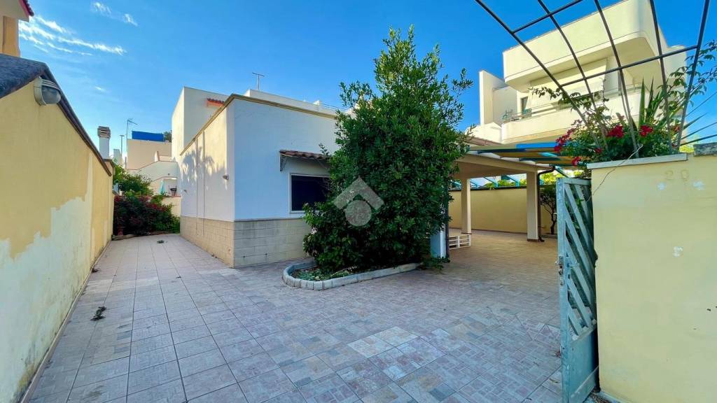 casa indipendente in vendita ad Ugento in zona Torre San Giovanni