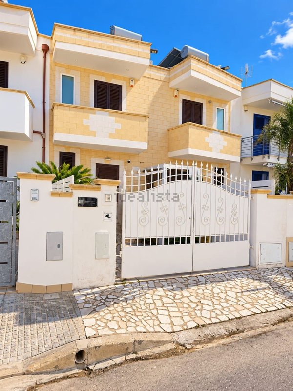 appartamento in vendita ad Ugento in zona Torre San Giovanni