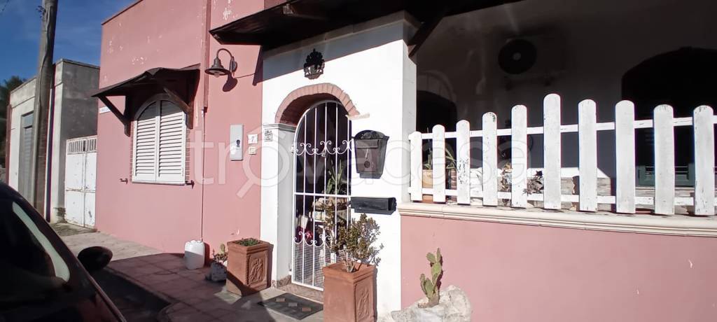 casa indipendente in vendita ad Uggiano la Chiesa