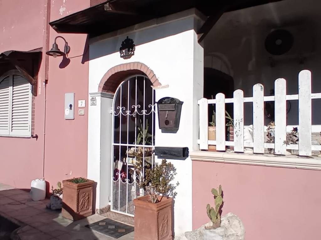 casa indipendente in vendita ad Uggiano la Chiesa
