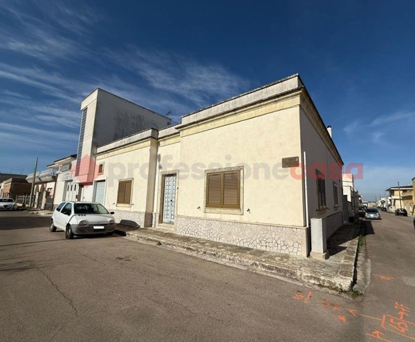 casa indipendente in vendita ad Uggiano la Chiesa
