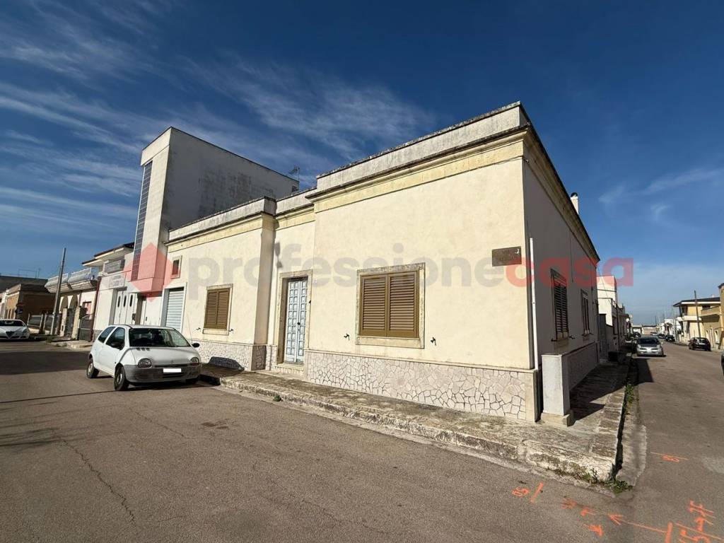 casa indipendente in vendita ad Uggiano la Chiesa