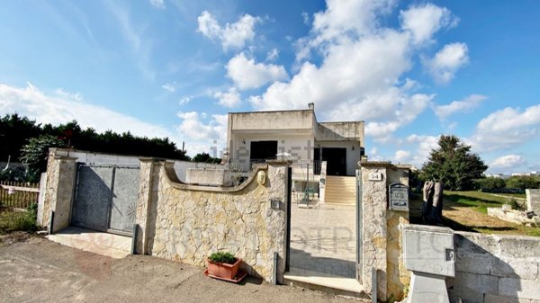 casa indipendente in vendita ad Uggiano la Chiesa