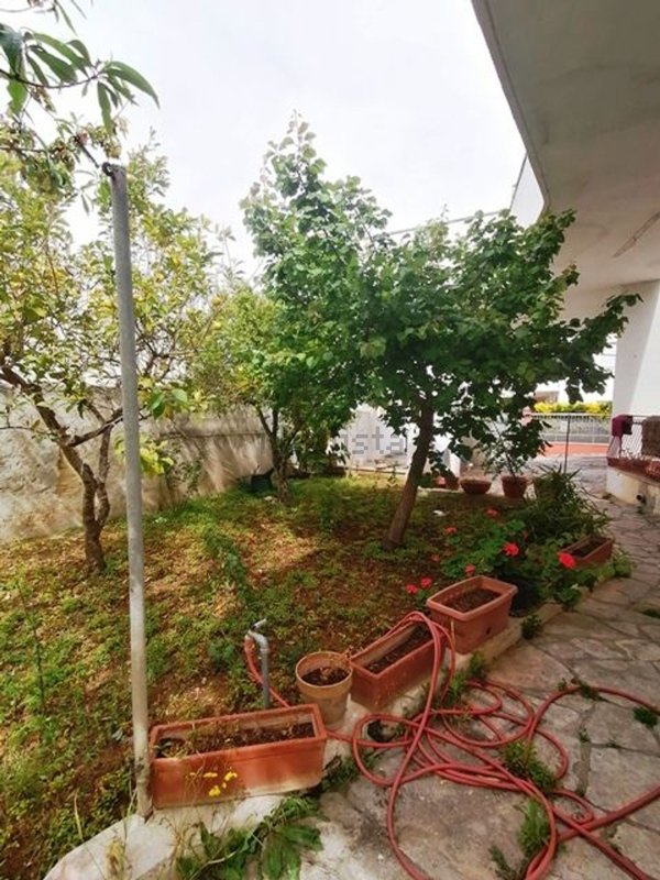 casa indipendente in vendita ad Uggiano la Chiesa