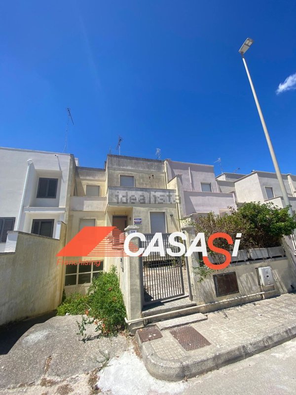 casa indipendente in vendita ad Uggiano la Chiesa