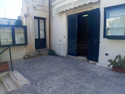 casa semindipendente in vendita ad Uggiano la Chiesa