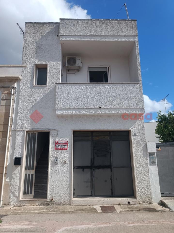 casa indipendente in vendita ad Uggiano la Chiesa