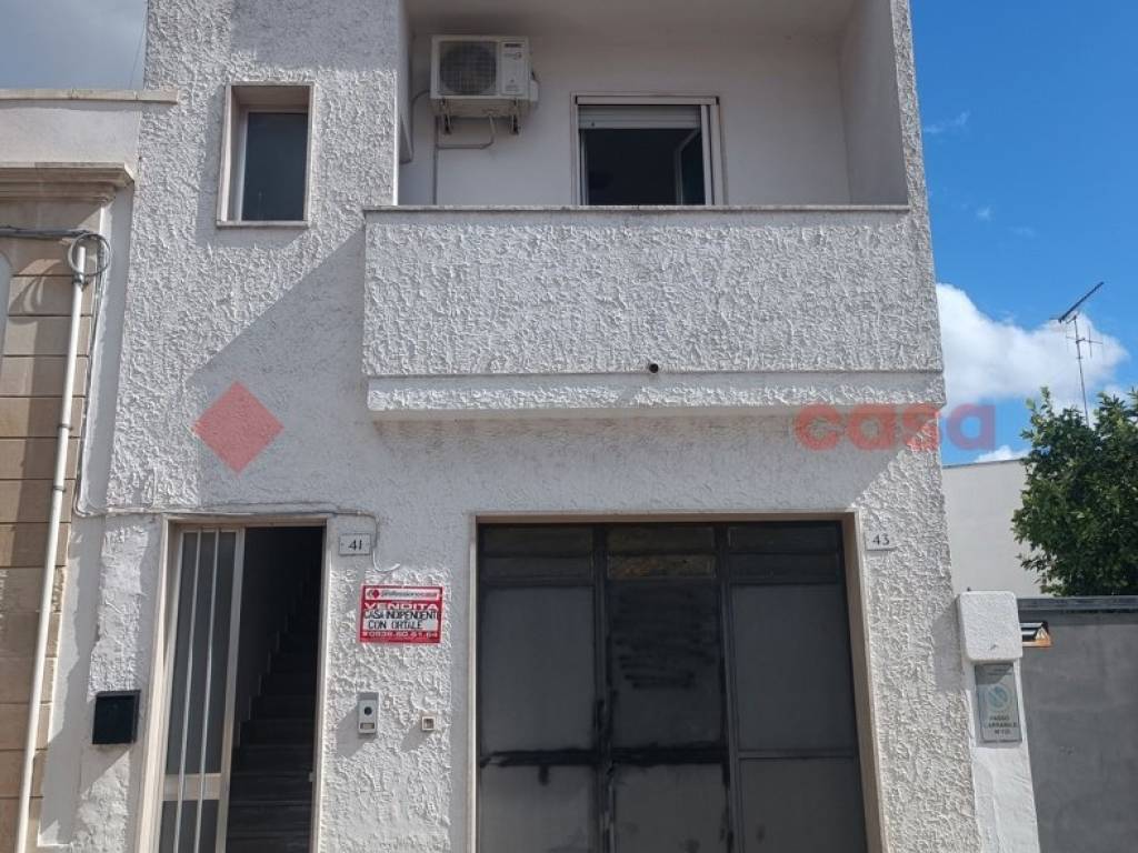 casa indipendente in vendita ad Uggiano la Chiesa