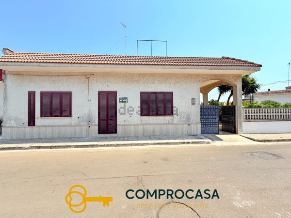 casa indipendente in vendita ad Uggiano la Chiesa in zona Casamassella