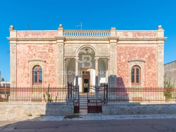 casa indipendente in vendita ad Uggiano la Chiesa