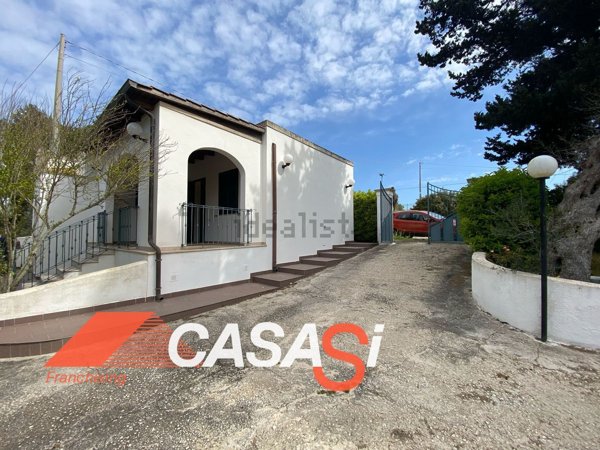 casa indipendente in vendita ad Uggiano la Chiesa