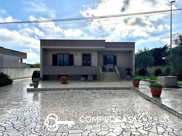 casa indipendente in vendita ad Uggiano la Chiesa